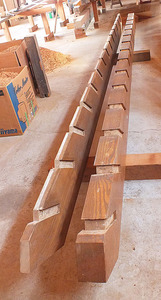 (引取り限定)　大きいタモと思われる　階段のササラ桁　脇板　取外品です。 　長さ約 4900ｍｍ程です。　