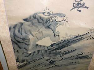 【模写】　掛軸　古画　トテモ勇壮な瀧見虎之圖　在銘　木箱　猛虎