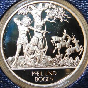 06 狩猟の道具 弓矢 長距離武器 彫刻 海外 造幣局 限定版 人類進化と文化の形成 1976年作 純銀製 アート メダル シルバー コイン