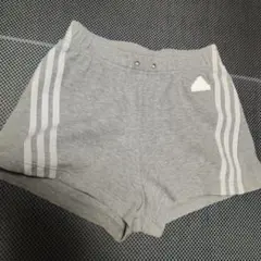 adidas ショートパンツ グレー 3本ライン