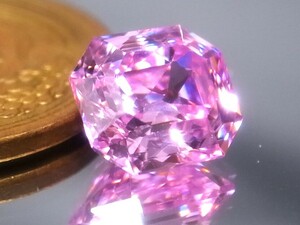 5.15ct b 新品・最先端技術のレーザー光線によるニュータイプのカット仕上げ ・変色効果有り・ピンクカラーキュービックジルコニア