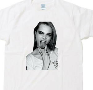 カーラ デル ヴィーニュ　Cara Delevingne　ピース 変顔　Tシャツ　デザイン　新品　送料込　男女兼用　サイズ豊富　SからXXL選べる