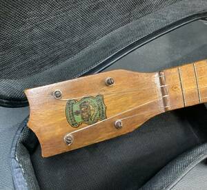 1920年代の貴重なOld Kamaka Ukulele カマカ　ビンテージウクレレ　ロゴやラベルも博物館クラスの貴重品 Soprano Blue Crest Decal 1920