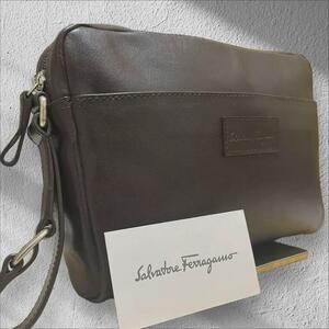 【美品/2way】Salvatore Ferragamo フェラガモ クラッチバッグ セカンドバッグ トラベルケース メンズ レザー 革 ポーチ 型押し ブラウン