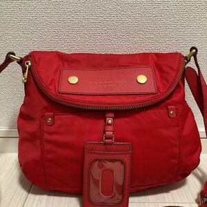 MARC BY MARC JACOBS マークジェイコブス レディース 斜め掛け ショルダーバッグ ポシェット 赤 レッド ナイロン パスケース付き ブランド