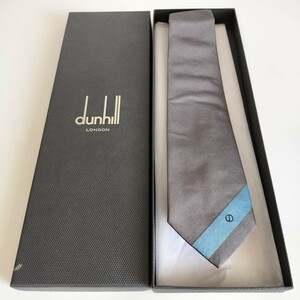 ダンヒル（Dunhill）灰色水色ワンストライプDロゴネクタイ