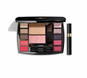 CHANELオンラインブティック限定トラベルメークアップパレット　アーモニードゥカメリア