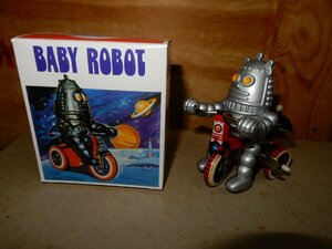 ☆特価販売☆BABY ROBOT ☆ロビー　ロボット☆三輪車 ブリキ ゼンマイ走行☆懐かしいスペース宇宙ロボット ☆Tin Toys ☆