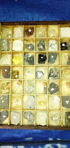 ＜珍品＞戦前に尋常小学校で使用した鉱物　全42種　岩本鑛物販売所
