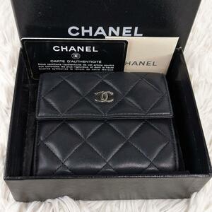 CHANEL　シャネル　マトラッセ　ラムスキン　Wホック　ココマーク　折り財布　ギャランティーカード　箱付き　スペイン製