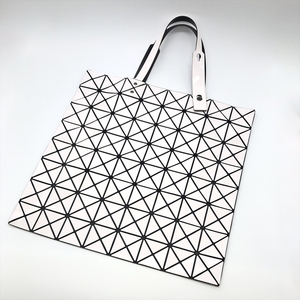 バオバオ イッセイミヤケ BAOBAO ISSEY MIYAKE ルーセント トートバッグ ホワイト