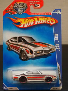 HOT WHeeL OLDS 442 白 オールズ モビル ミニカー レーシング ストライプ MUSCLE CARマッスルカー BATLE FORCEホットウィール