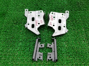 216　トヨタ NCP81　NCP85 シエンタ オーディオパネル　ステー　左右　取付金具　送料600円