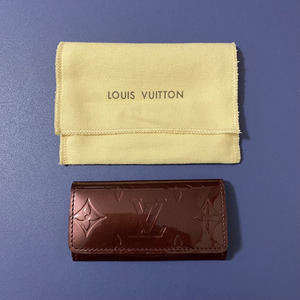 LOUIS VUITTON ルイヴィトン キーケース ミュルティクレ4 モノグラム・ヴェルニ アマラント えんじ系 鍵入れ ブランド小物 エナメル