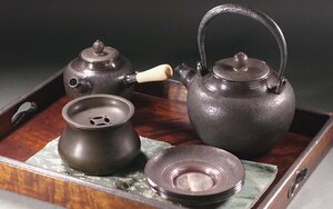 ∇花∇三越金工作家【黒川義勝】作 純銀煎茶器揃 純銀急須・湯沸・茶托五客・砂張湯こぼし・虎木銀縁煎茶盆 純銀957g