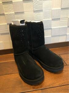 新品☆送料無料 国内未入荷モデル UGG ムートンブーツ クラシックショート スターガール US7(24cm) 値下げ交渉OK