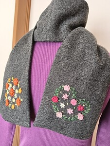 ハンドメイド＊マフラー＊ストール＊手刺繍＊薔薇など花々＊ウール100＊チャコールグレー＊ビーズ飾り