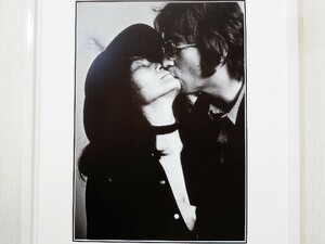 ジョンとヨーコ/1974/アート ピクチャー 額装/John&Yoko/John Lennon/ジョン・レノン/ビートルズ/Beatles/小野洋子/Love&Peace/モノクロ