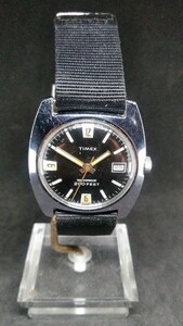 【激レア！70年代】TIMEX デイト 200FEET 手巻き メンズ ケース幅約37mm 黒文字盤 風防割れ無 NATOベルト 稼働品 ジャンク扱