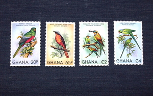 ガーナ切手　鳥・４種未使用　アフリカコウシチョウ、オオツグミヒタキ、エビハチクイ、セネガルホンセイインコ　1981年