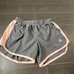 adidas グレー ショートパンツ ピンクアクセント