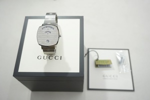 新品 正規 GUCCI グッチ GRIP グリップ ウォッチ シルバー 腕時計 インターロッキングG クォーツ ミケーレ 本物1209O▲