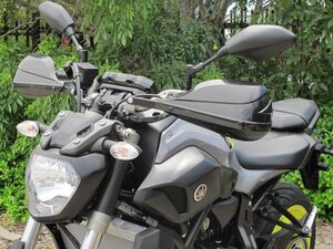 バークバスターズ ハンドガード (BHG-068) YAMAHA MT-07 (熱間鍛造強化アルミバックボーン＋プラスティックガード) 卓越のツーリング性能