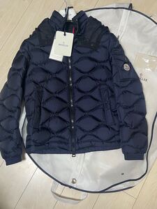 【新品同様】Moncler ダウンジャケット