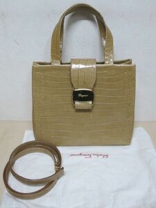 本物・中古・ Salvatore Ferragamon フェラガモ 　ショルダーバッグ　2wayハンド バッグ　クロコ型押し ベージュ色