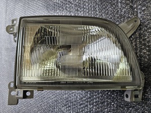 【新古品】トヨタ純正 ハイエース RZH112V TRH112V ヘッドランプ 右 （運転席側） 　品番：81130-26061