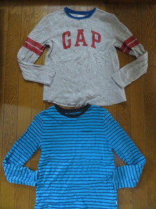 【中古・美品】GAP Kids長袖Ｔシャツ２枚セット　１４０