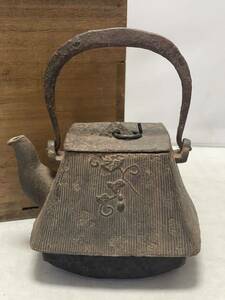 鉄瓶　煎茶器　急須　鉄器　茶道具　中国美術　東洋美術　時代物　骨董　漏れなし