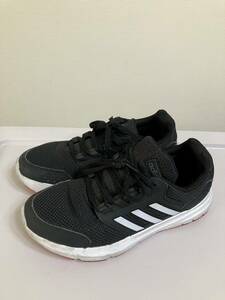 #adidas アディダス　レディース　スニーカー　黒