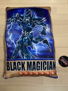 【限定品】新品 遊戯王×しまむら クッション カード YU－GIーOH ブラックマジシャン yugioh 日本限定品 a