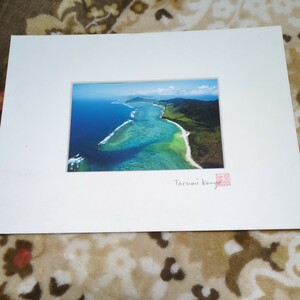 写真　垂見健吾(写真家)　沖縄の海　直筆サイン　押印あり　額無し　内径　19.312.6cm　写真フルサイズ　2114.5cm