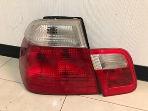 【24-i182】☆ 中古・美品 ☆ BMW E46セダン4ドア 99 ☆ ノーマルテールランプ / ブレーキランプ 8383821 ☆