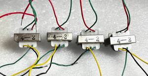 即決・小型トランス（用途不明）４個（4ー2）