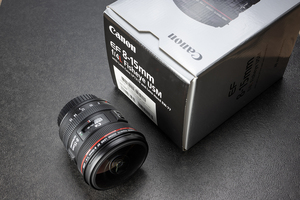 ★極上品★キヤノン EF8-15mm F4L フィッシュアイ USM【全周魚眼ズームレンズ】元箱付き Canon 