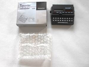 S / タイプライター型 ソーラー 電卓 曜日カレンダー 鉛筆削り 付き 希少 Typewriter calculator with sharpener ブラック 未使用品