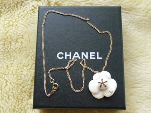 ☆送料無料☆CHANEL　シャネル　ホワイト系（アイボリー系）七宝系カメリアトップ　ネックレス(USED・少し難あり)