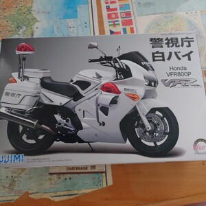 【送料込】アオシマ ホンダ 警視庁 白バイ VFR800P