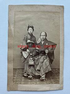 鶏卵紙 古写真 1867年 曲独楽師 松井源水と娘 幕末明治期（大道芸人 手品師 手妻 軽業 曲芸 サーカス パリ万国博覧会 香具師 歯痛薬 反魂丹