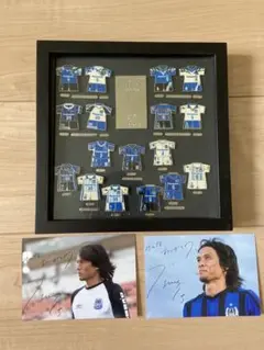 サッカー記念グッズ サイン入り写真とユニフォーム