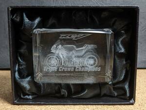 ☆HONDA RC213V 2014 MotoGP シーズン三冠達成記念：3Dクリスタル置物☆非売品・美品☆ペーパーウェイト☆ホンダ、モトGP☆