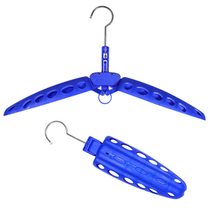 折り畳み式 開閉式ウェットハンガー★ブルー青★ネックエントリーに最適 幅広ウイングハンガー型崩れ/肩抜け防止 サーフィン ダイビング