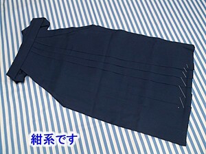 化繊 女性用袴 中古　お安くどうぞ(ふー16)