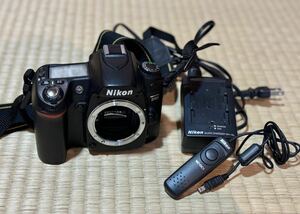 Nikon D80 (B) ニコン 一眼レフ カメラ ボディ 本体 ストラップ 充電器 シャッター MC-DC1 MH-18a セット