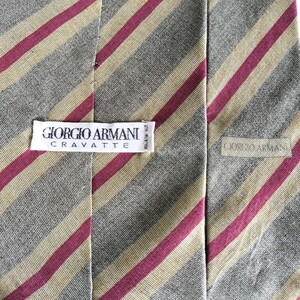 GIORGIO ARMANI(ジョルジオアルマーニ)グレー赤色ストライプネクタイ