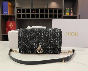 Dior　ディオール　ショルダーバッグ　ハンドバッグ　DIOR Miss　肩掛け　斜め掛け　チェーン　オシャレ　1000円～