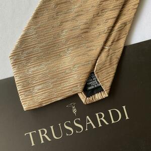 トラサルディ　TRUSSARDI　ネクタイ　グレイハウンド　高級感を演出　05　TRUSSARDIのギフトケースに入れて発送いたします